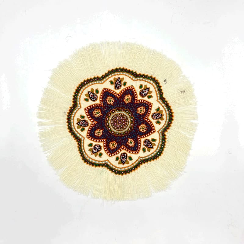 رومیزی پته دوزی مدل گندم رنگ سفید 25 سانتی