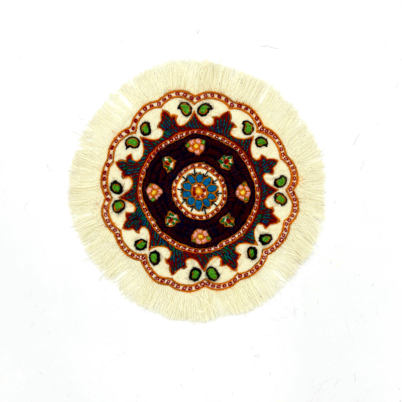 رومیزی پته دوزی طرح سلسله رنگ سفید ۲۰ سانتی