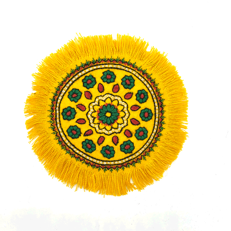 رومیزی پته دوزی طرح شکوفه رنگ زرد ۲۰ سانتی