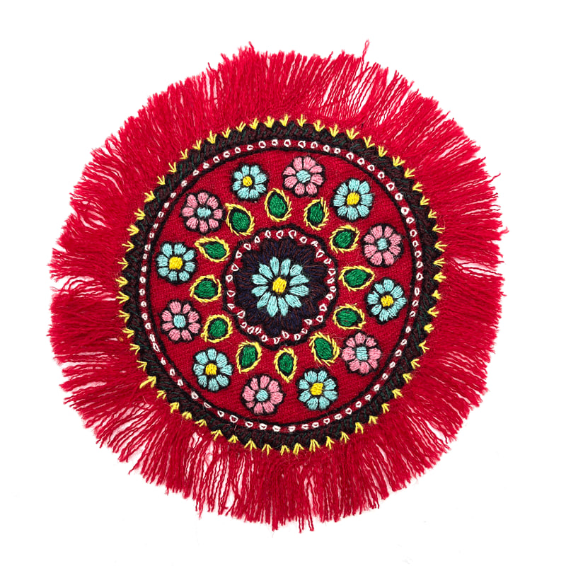 رومیزی پته دوزی طرح شکوفه رنگ لاکی ۲۰ سانتی